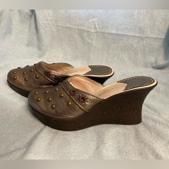 Cindy Says Studded Metallic Mules Clogs Wedge Leather Sip On 39 EU/8.5 US - Picture 2 of 9